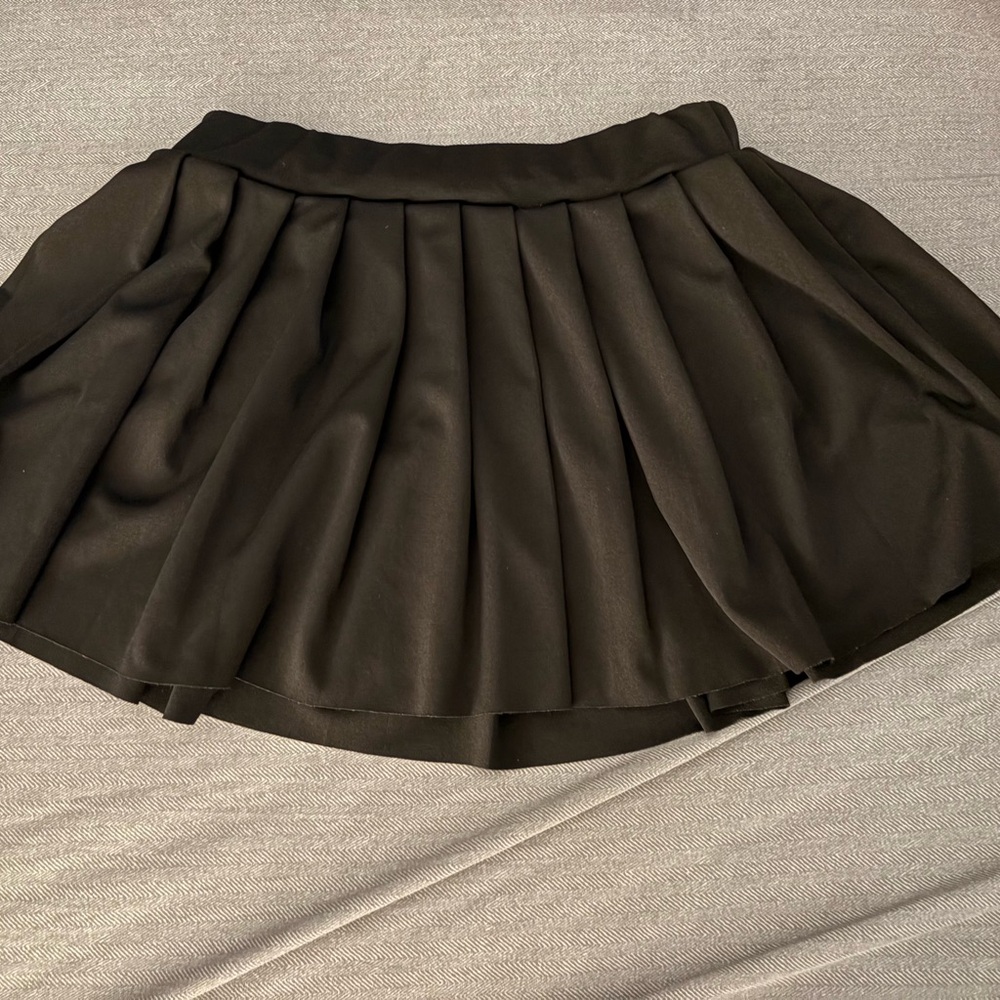 Elegant Black Pleated Skirt